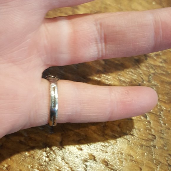 Sterling Rose and mother of pearl Ring - Picture 8 of 14